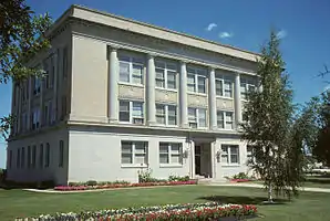 Steele County Courthouse, gelistet im NRHP mit der Nr. 85002995