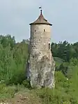 Bergfriedartiger Wartturm „Steinerner Beutel“ (13 m hoch) der Burgruine Waischenfeld