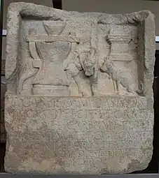 Grabstele des Bäckers Marcus Careieus Asisa mit Maultier, Mühlstein und Hund. 1. Hälfte 1. Jh. n. Chr.