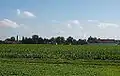 Stephansposching von Westen, im Hintergrund der Schlot von Südzucker Plattling