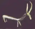 Stierfigur aus Bronze; aus den Grabungen der Herzogin im Jahr 1907.