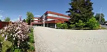 Eingangsbereich des Stiftland-Gymnasiums vom Stiftlandring aus gesehen