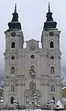 Außenfassade der Stiftskirche im Winter
