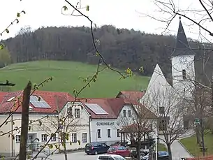 Gemeindezentrum von Stössing mit dem Gemeindeamt