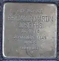 Benjamin Martin Josephs vor der Hudtwalckerstraße 28