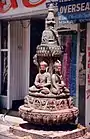 Steinschnitt, names Chaityas, zu sehen auch an Straßenecken und in Innenhöfen in Kathmandu