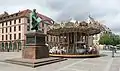 Place Gutenberg mit Gutenberg-Statue und Karussell