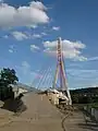 Bauzustand Juli 2009, es fehlen die Zufahrten zur fertiggestellten Brücke (hier: von Norden)