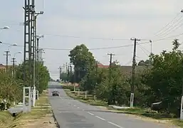 Straßenzug in Neubeschenowa (Dudeștii Noi), rechts und links Abwassergräben