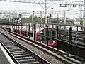Ein Zug bei der Einfahrt in die Station Stratford