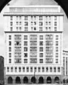 Französische Fenster mit eisernen Schmuckgeländern (Haus Berlin am Strausberger Platz, Berlin; Architekt Hermann Henselmann, 1957)