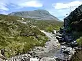 Blick aus dem Gleann na Sguaib auf die Westflanke des Meall nan Ceapraichean