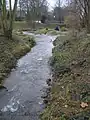 Das letzte Stück der Strunde im Bachbett des früheren Umbachs vor der Einmündung in den Strunde-Kanal