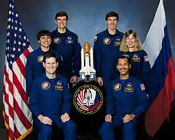 v. l. n. r. Vorne: Kenneth Reightler, Charles Bolden;Mitte: Franklin  Chang-Diaz, Jan Davis;Hinten: Ronald Sega, Sergei Krikaljow