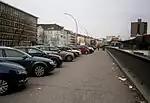 Gehweg, Parkplatz über dem U-Bahnhof