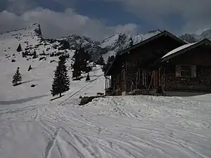 Blick von der Stuibenhütte zur Stuibenspitze (links).