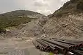 Am See vor Pass: Zustand (5/07): Stillgelegte Baustelle von Straße und Wasser-Pipeline