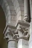 Kapitelle und Konsolen