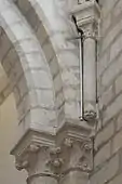 Kapitelle und Konsolen