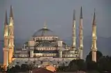 Die Moschee während der Abenddämmerung