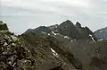Der Gipfelcairn des Sgùrr nan Eag, im Hintergrund der Sgùrr Alasdair