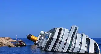 Die an Giglio halb gesunkene  Costa Concordia(Juli 2012)