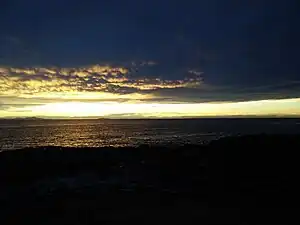 Sonnenuntergang über der Toetoes Bay von Waipapa Point gesehen