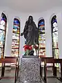 Christus-Skulptur in der Vorhalle