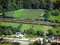 Ein Güterzug fährt in Montmélian ein.