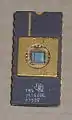 Ein EPROM TMS2516 im Keramikgehäuse mit 2 KiB, Produktionsjahr 1979