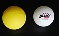 Größenvergleich Trainingsball „Big and Easy“ (44 mm ∅) und Wettkampfball (40 mm ∅)