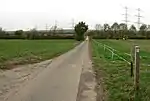 Das Tal der Swist mit dem Römerkanal-Wanderweg, etwa 200 Meter südöstlich (links im Bild) verlief die Aquäduktbrücke