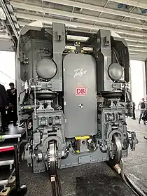 Blick auf das Laufwerksportal eines Prototyp-Mittelwagens der Bauart Talgo 230, ausgestellt auf der Innotrans 2022