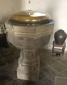 Taufbecken aus Blaustein