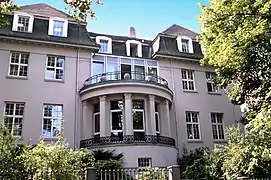 Villa Hörlein, Gründungsort und Zentrale