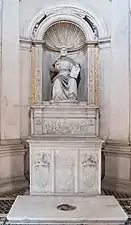 Altar mit Petrus-Statue