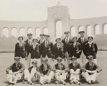 Edgar Gray als Mitglied der australischen Olympiamannschaft 1932 (sitzend, Dritter v.r.)