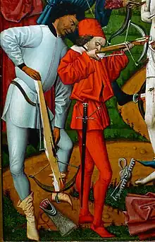 Armbrustspanner mit Spanngürtel (weiß gekleidet) hinter Armbrustschützen auf oberbayerischem Tafelgemälde um 1475