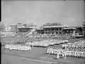 Die Royal Navy während des Zweiten Weltkrieges bei einem Erntedankgottesdienst im Alexandria Stadium