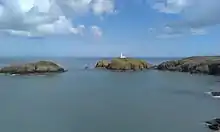 Leuchtturm Strumble Head, mit Blick über die Carreg Onnen Bucht