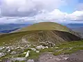 Blick vom Hauptgipfel nach Norden auf den Sgòran Dubh Mor.