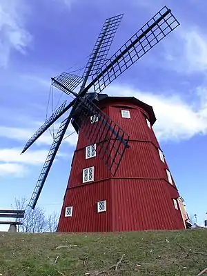 Die sechsflügelige Windmühle in Strängnäs