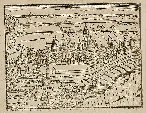 Ansicht nach dem abgeschlossenen Wiederaufbau,von Osten mit Marienbach und Mühltor, dahinter Rathaus und rechts St. Johannes. Die beiden erstgenannten Bauten waren im Krieg völlig zerstört und die Kirche stark beschädigt worden.Theatrum Urbium von Abraham Saur 1610