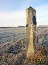 preußischer Ganzmeilenobelisk an der B 91 bei Theißen