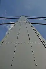 Pylon der Brücke