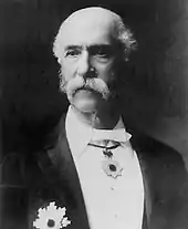 Thomas Glover, ein schottischer Händler in Nagasaki, lieferte Waffen an Satsuma und Chōshū und half mehreren Satsuma-Chōshū-Samurai (darunter 1863 Itō Hirobumi, Inoue Kaoru), in England zu studieren.