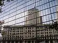 An einer Stelle spiegeln sich die beiden älteren John-Hancock-Gebäude in der Fassade des neuen