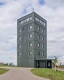 Der zweite Turm, 2014 saniert und zum Aussichtsturm mit zwei Kletterwänden umgebaut.