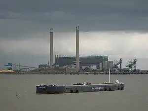 Kraftwerk Tilbury B von der Themse aus gesehen