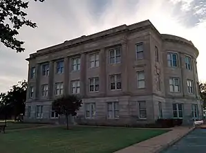 Tillman County Courthouse, einer von acht Einträgen des Countys im NRHP